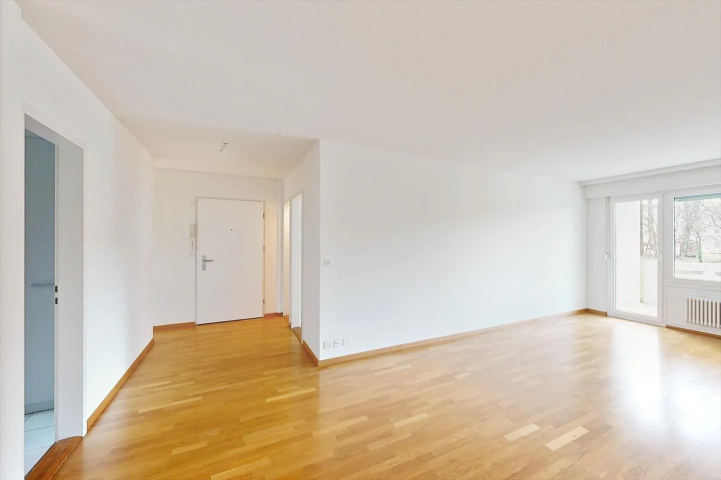 Spacious Apartment in the Green - Photo 7 of 9