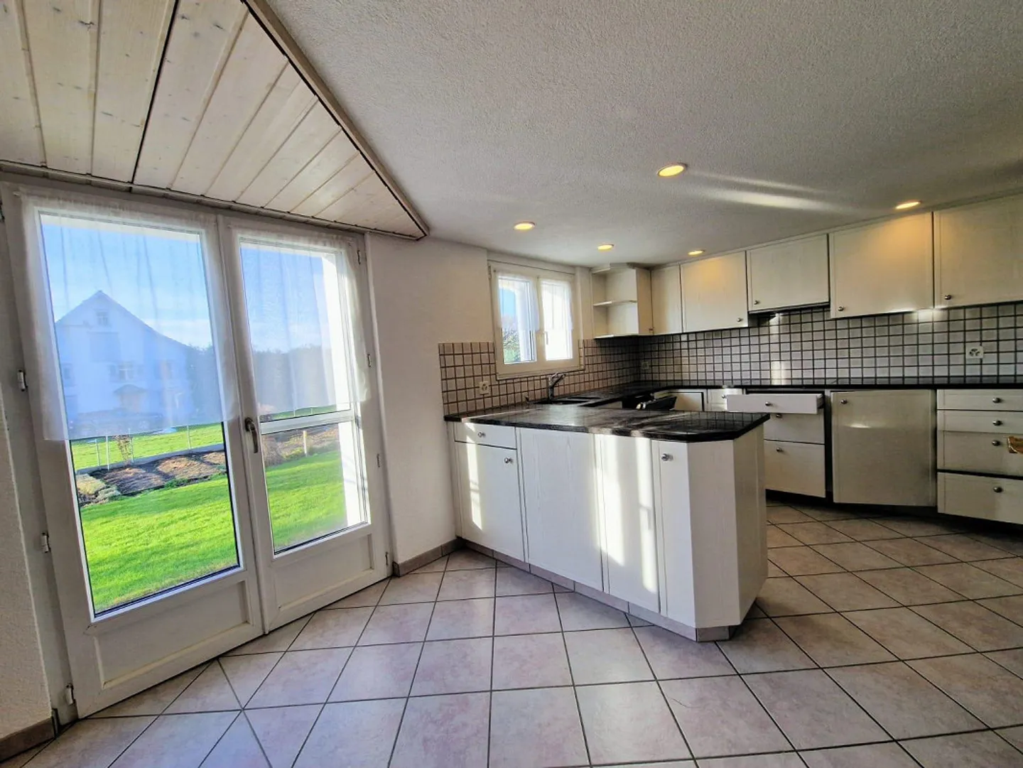 Casa unifamiliare indipendente di 7½ locali al margine del villaggio di Lömmenschwil - Foto 3 di 13