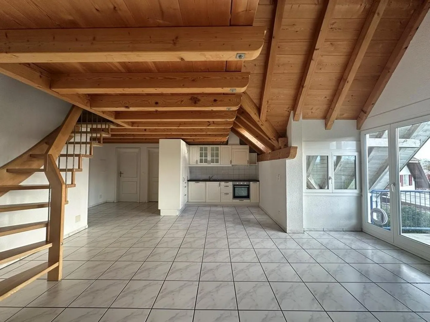 Einzigartige Dachstockwohnung mit Blick ins Grüne - Foto 2 von 12