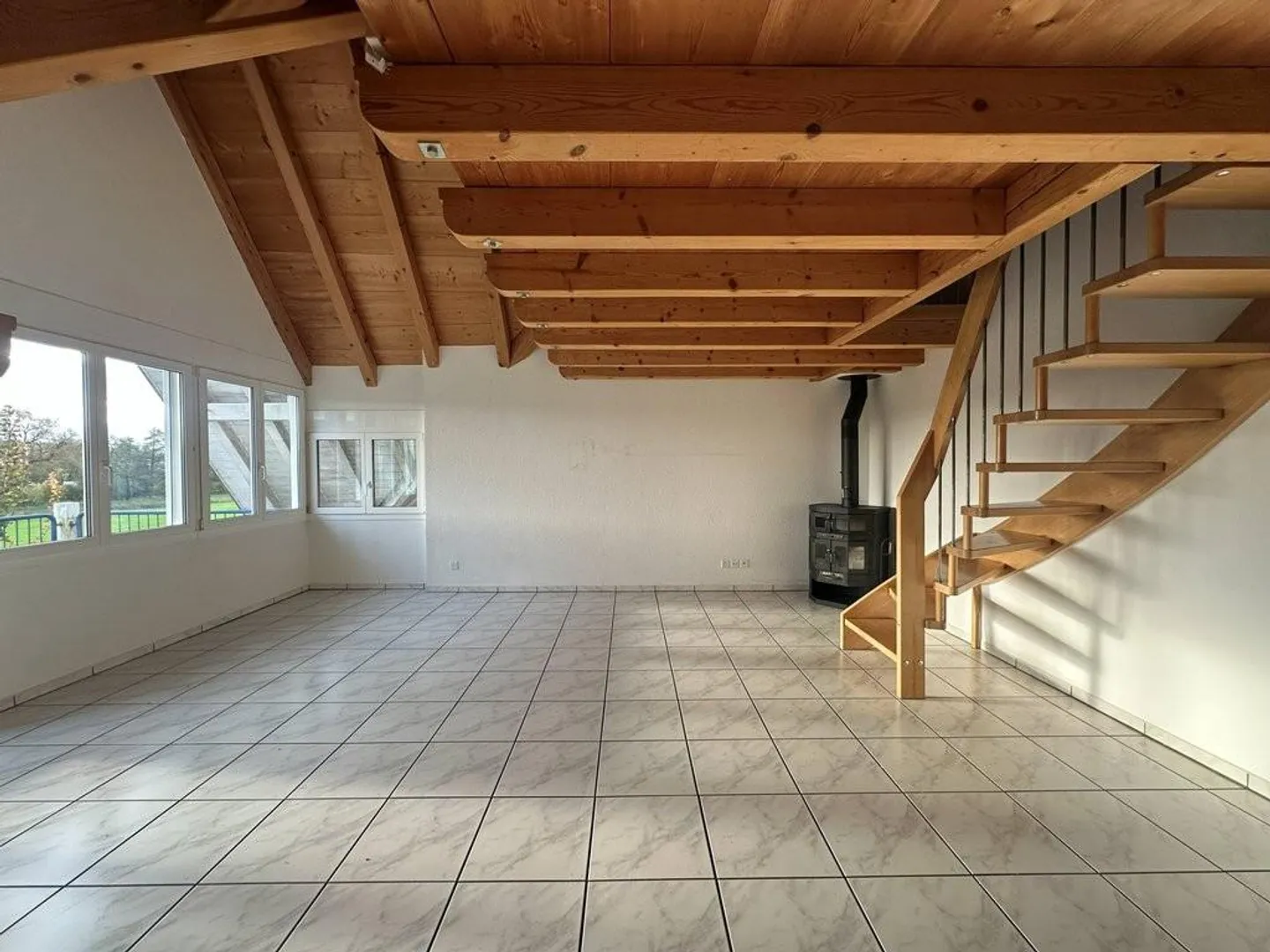 Einzigartige Dachstockwohnung mit Blick ins Grüne - Foto 4 von 12