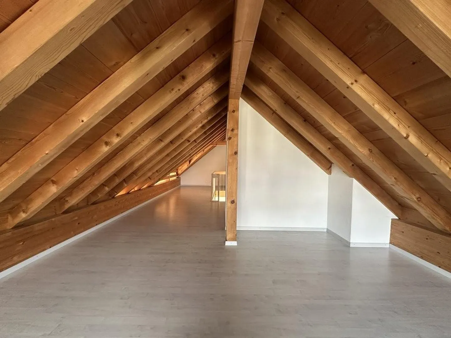 Einzigartige Dachstockwohnung mit Blick ins Grüne - Foto 8 von 12