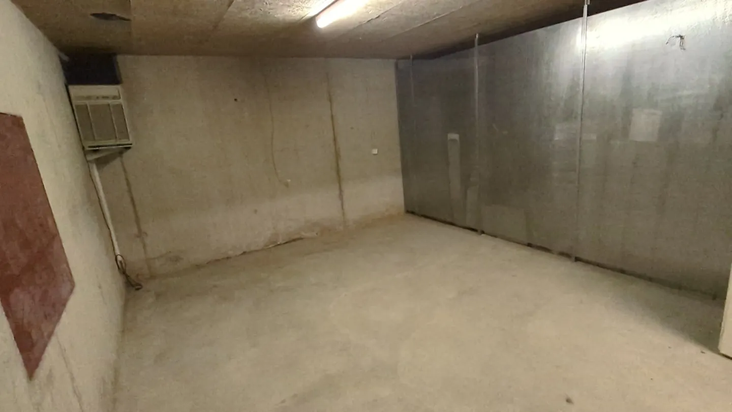 Secure 20m² Storage Space - Photo 2 of 5