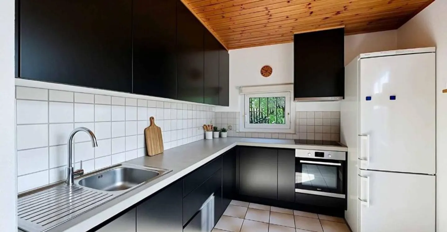 A character house to renovate on the heights of La Chaux-de-Fonds - Photo 4 of 12
