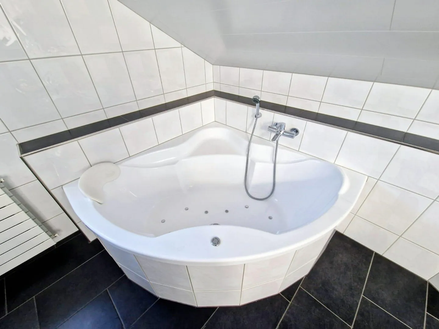 Casa unifamiliare indipendente di 7½ locali al margine del villaggio di Lömmenschwil - Foto 8 di 13