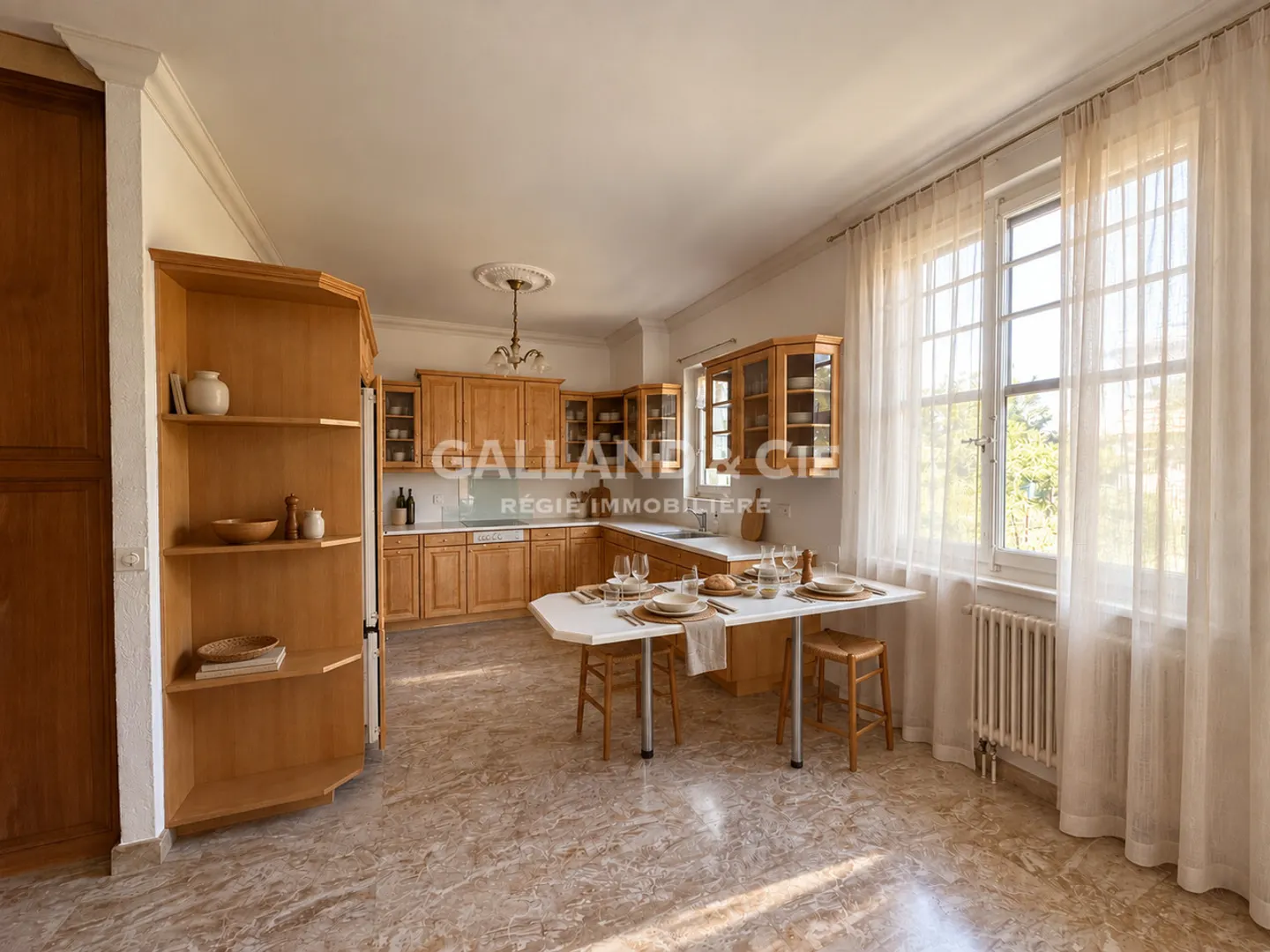 Charming Apartment with Garden - Photo 5 of 13