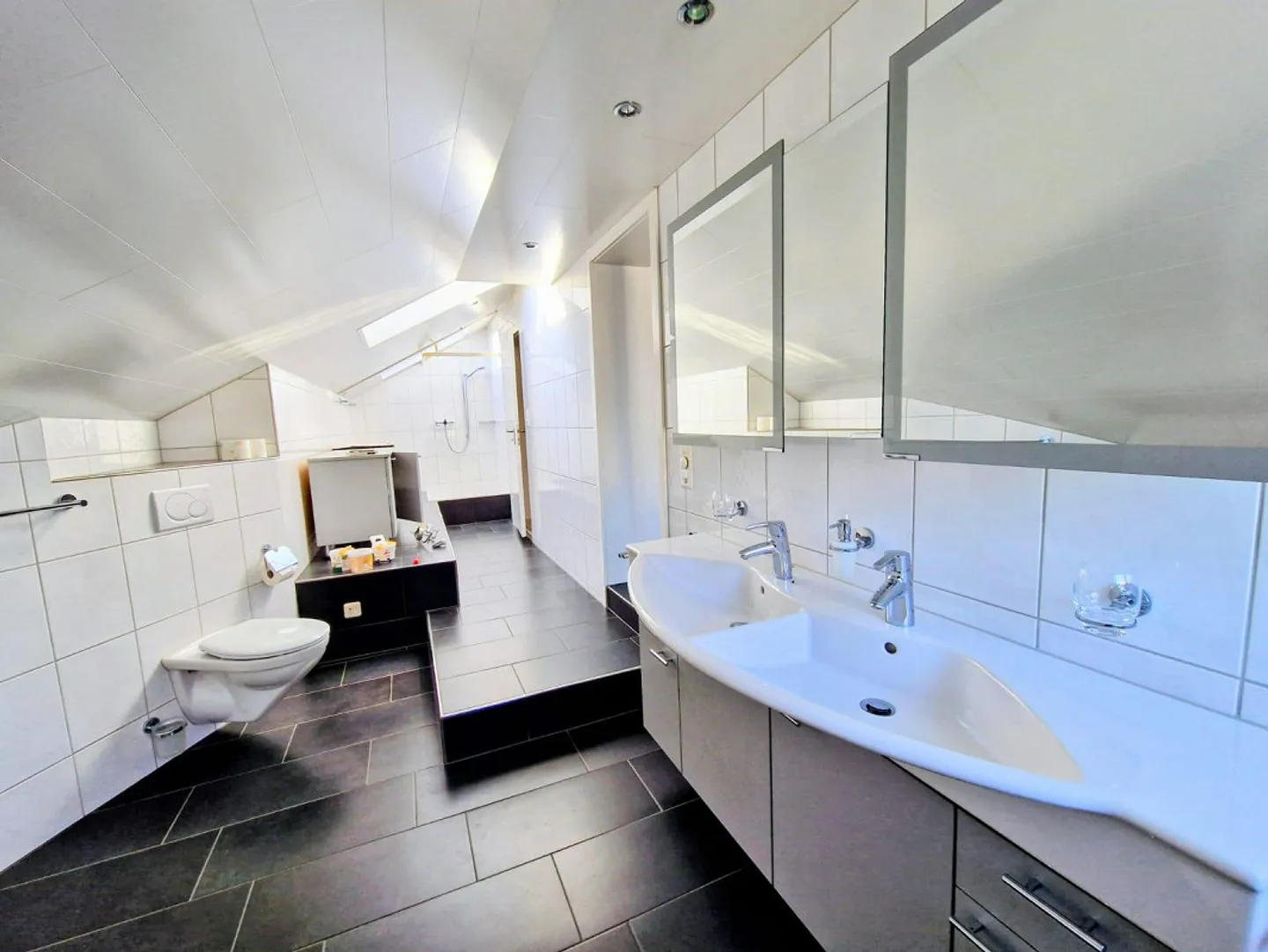 Casa unifamiliare indipendente di 7½ locali al margine del villaggio di Lömmenschwil - Foto 7 di 13