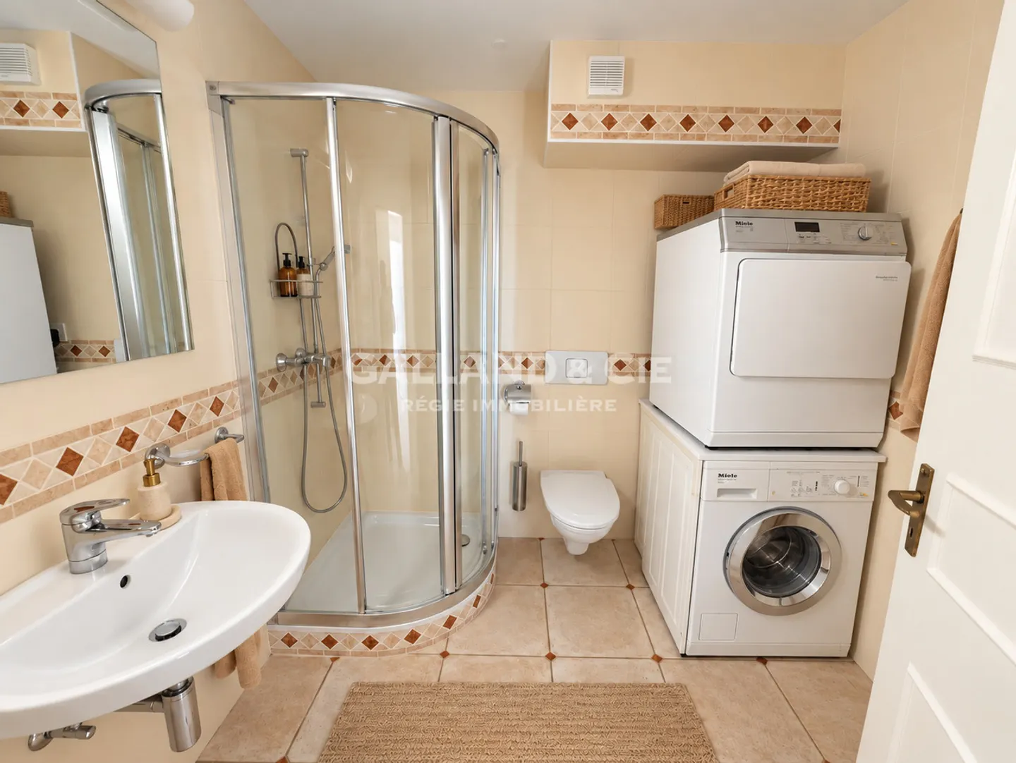 Charming Apartment with Garden - Photo 10 of 13