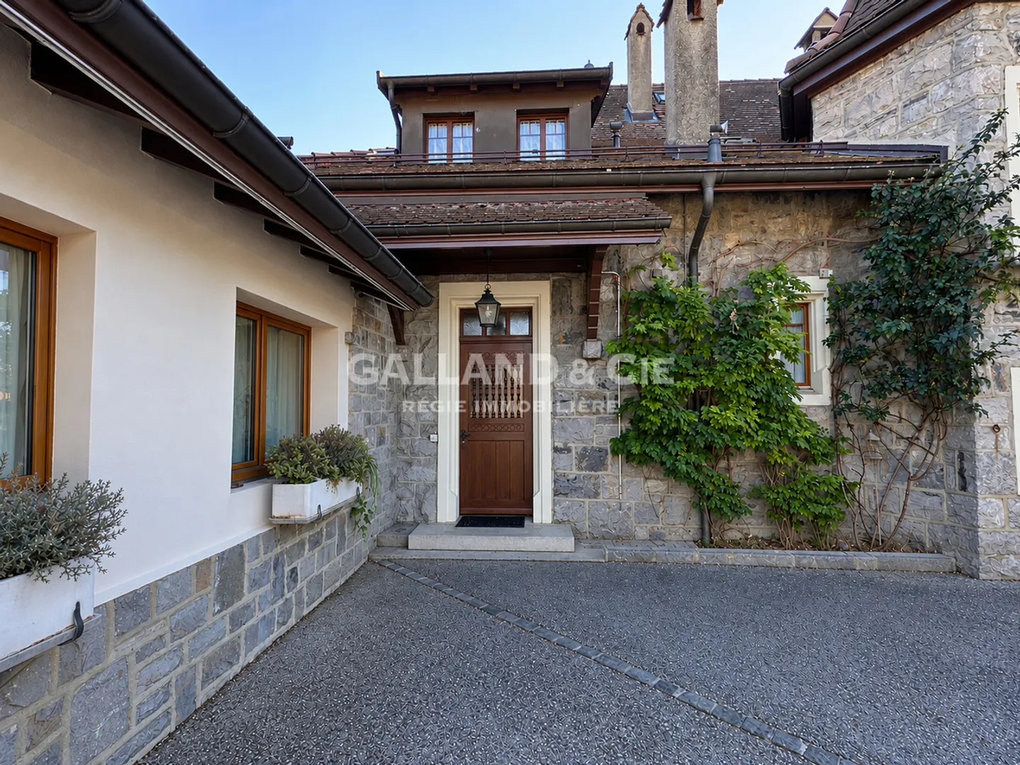 Charming Apartment with Garden - Photo 12 of 13