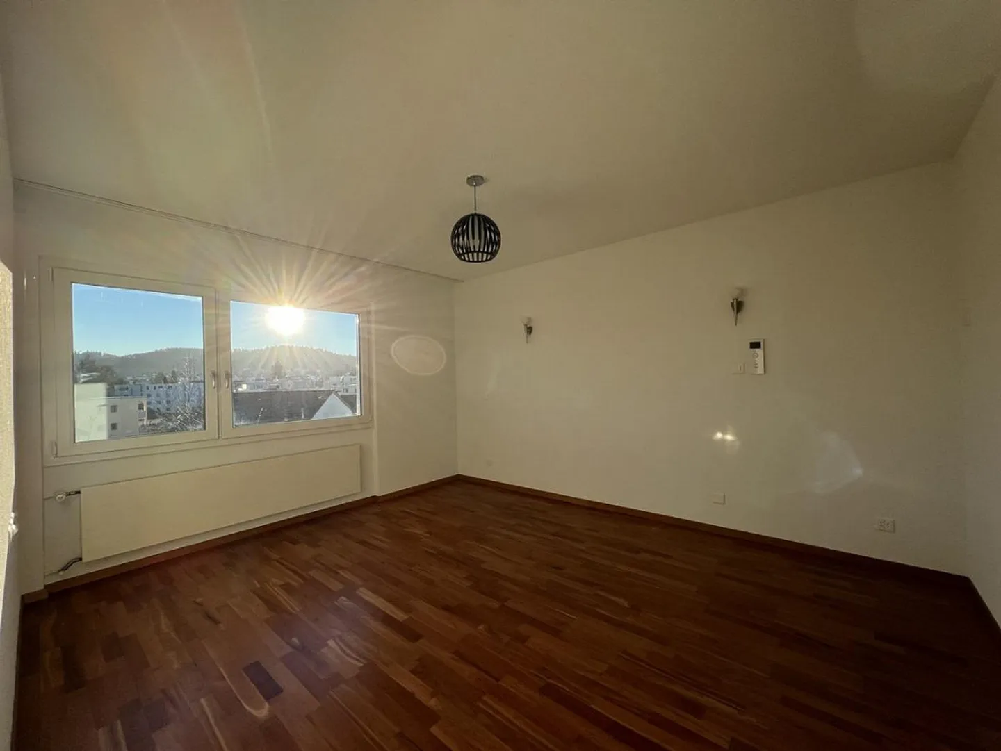 MAISON INDIVIDUELLE BAIGNÉE DE LUMIÈRE AVEC JARDIN D'HIVER EXCLUSIF - Photo 3 sur 5