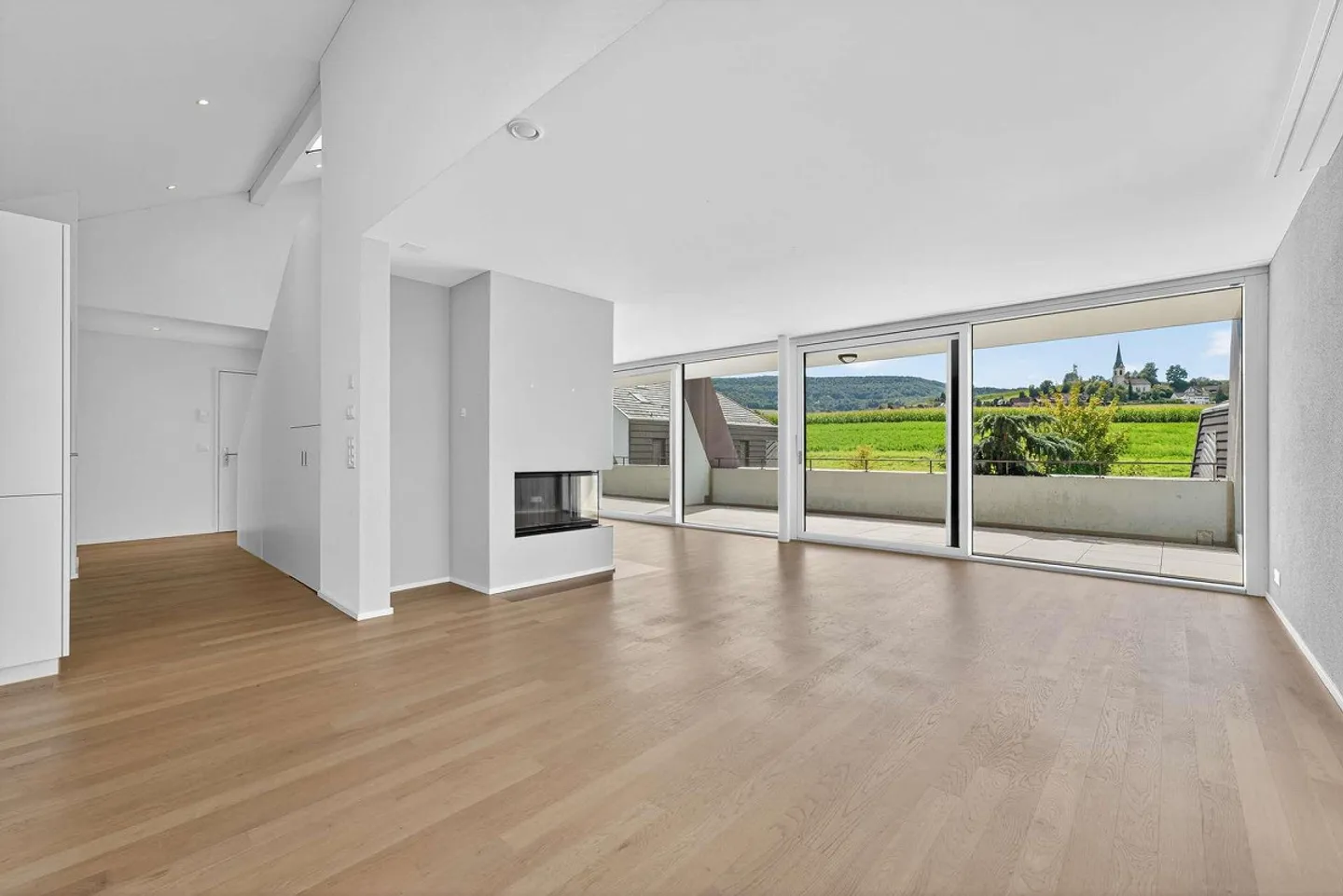 Appartement en duplex moderne et lumineux de 6,5 pièces avec une grande terrasse de 36,2 m² - Photo 2 sur 25