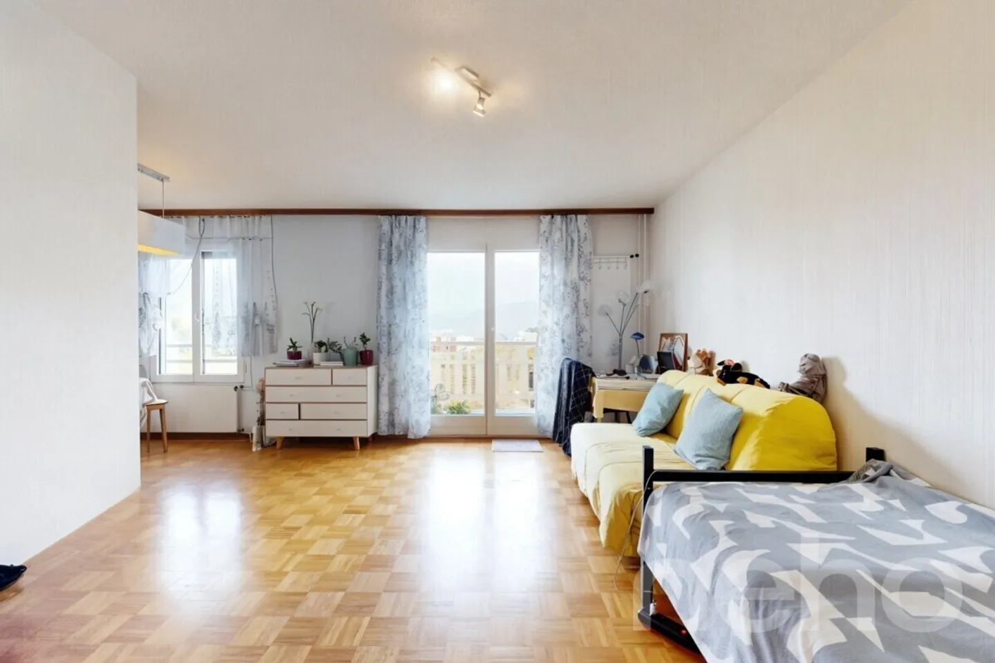 Bright 41 m² in Vernier, perfect balance between calm and city - Photo 2 of 10