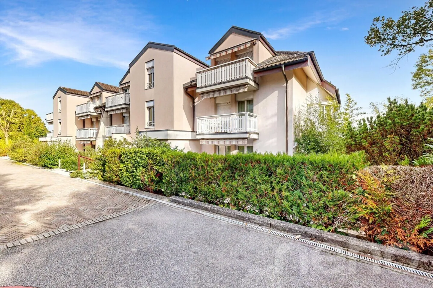 Bright 41 m² in Vernier, perfect balance between calm and city - Photo 1 of 10