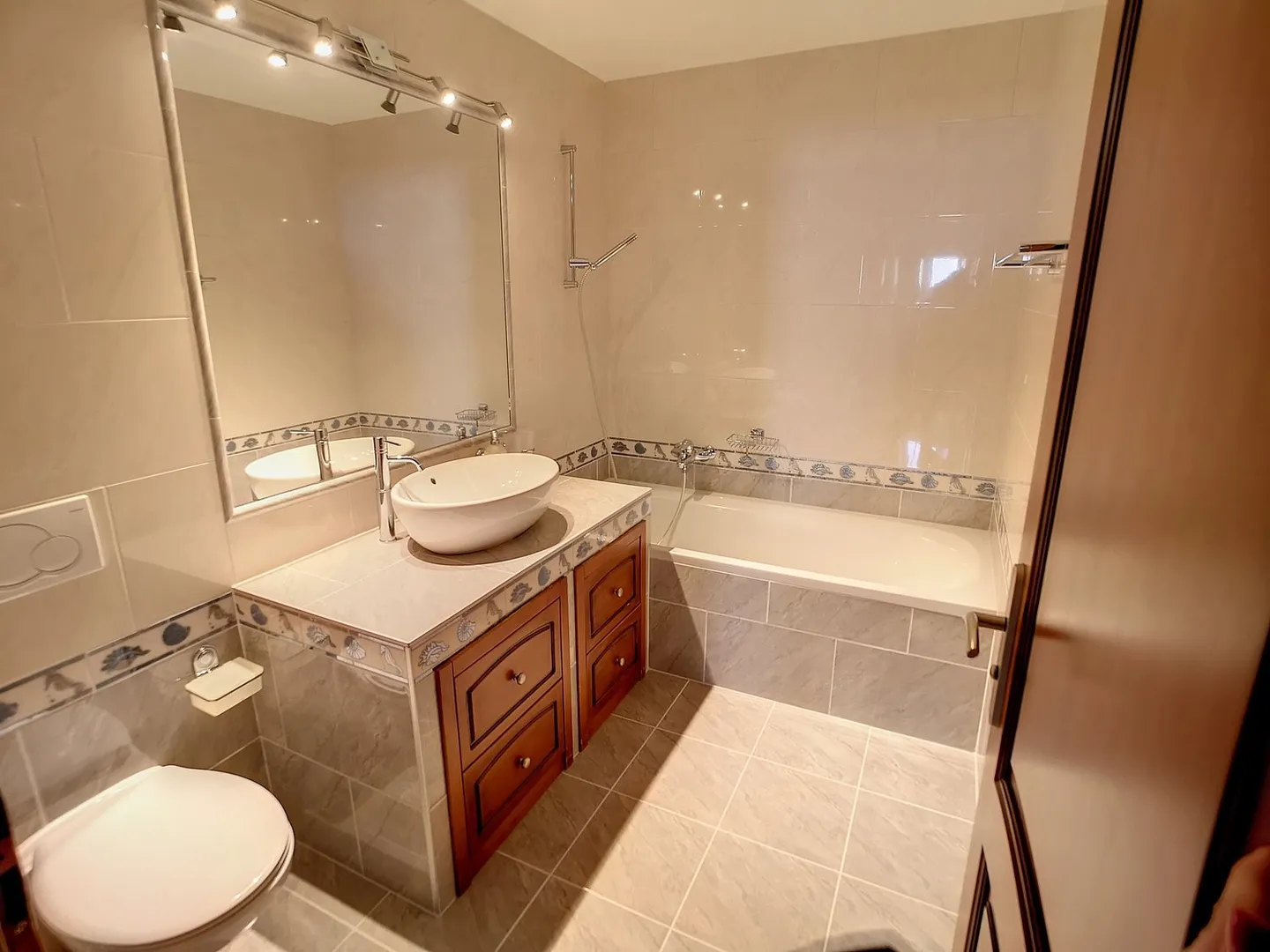 Wunderschöne 4.5 Zimmer in Villars-Glâne - Foto 3 von 6