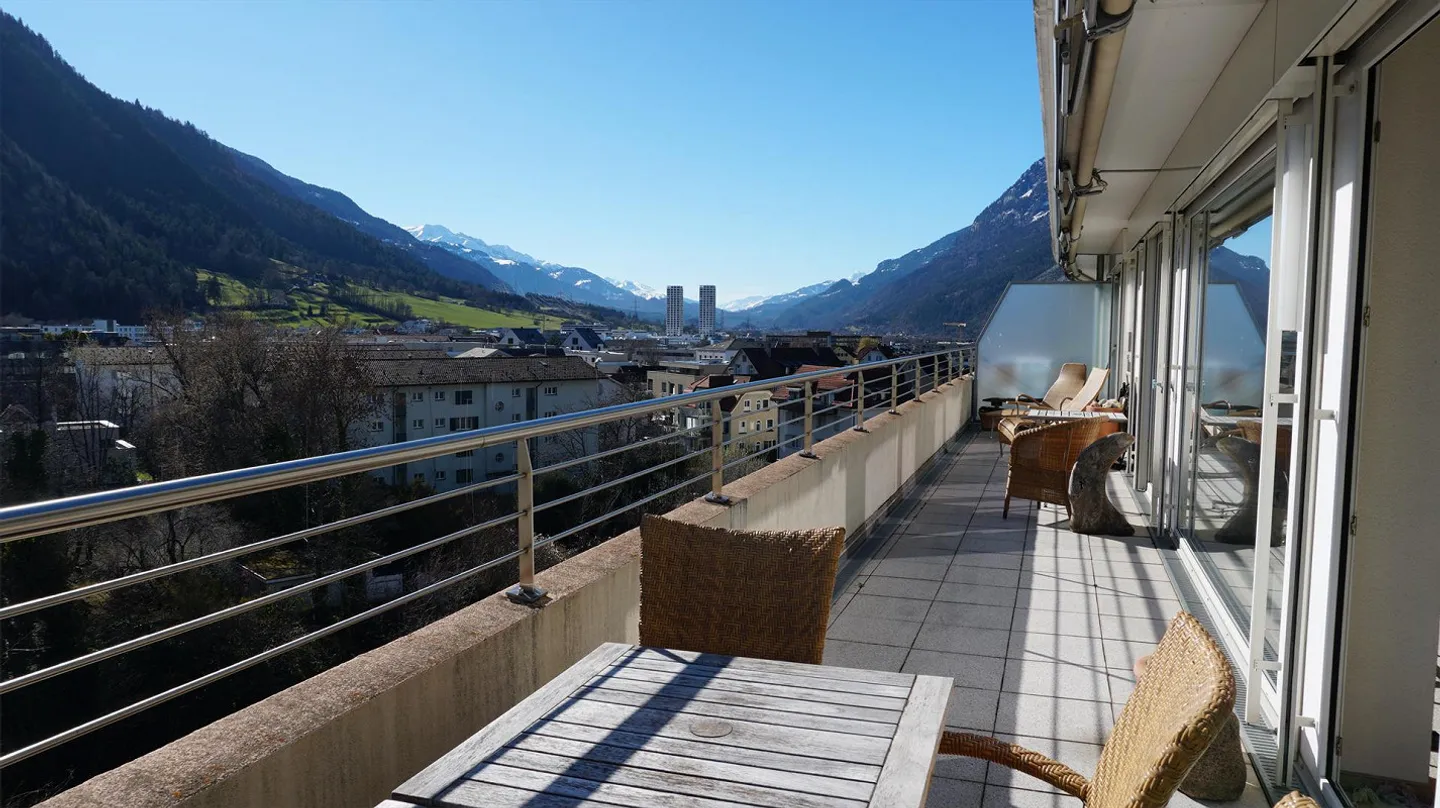 Chur - 3½-Room Penthouse Apartment - Photo 2 of 8