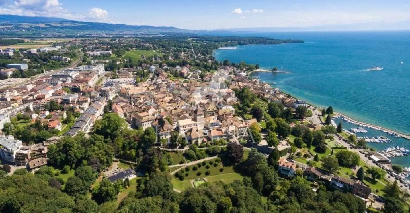 Außergewöhnliche Villa mit Panoramablick auf den See und die Alpen - Foto 1 von 1