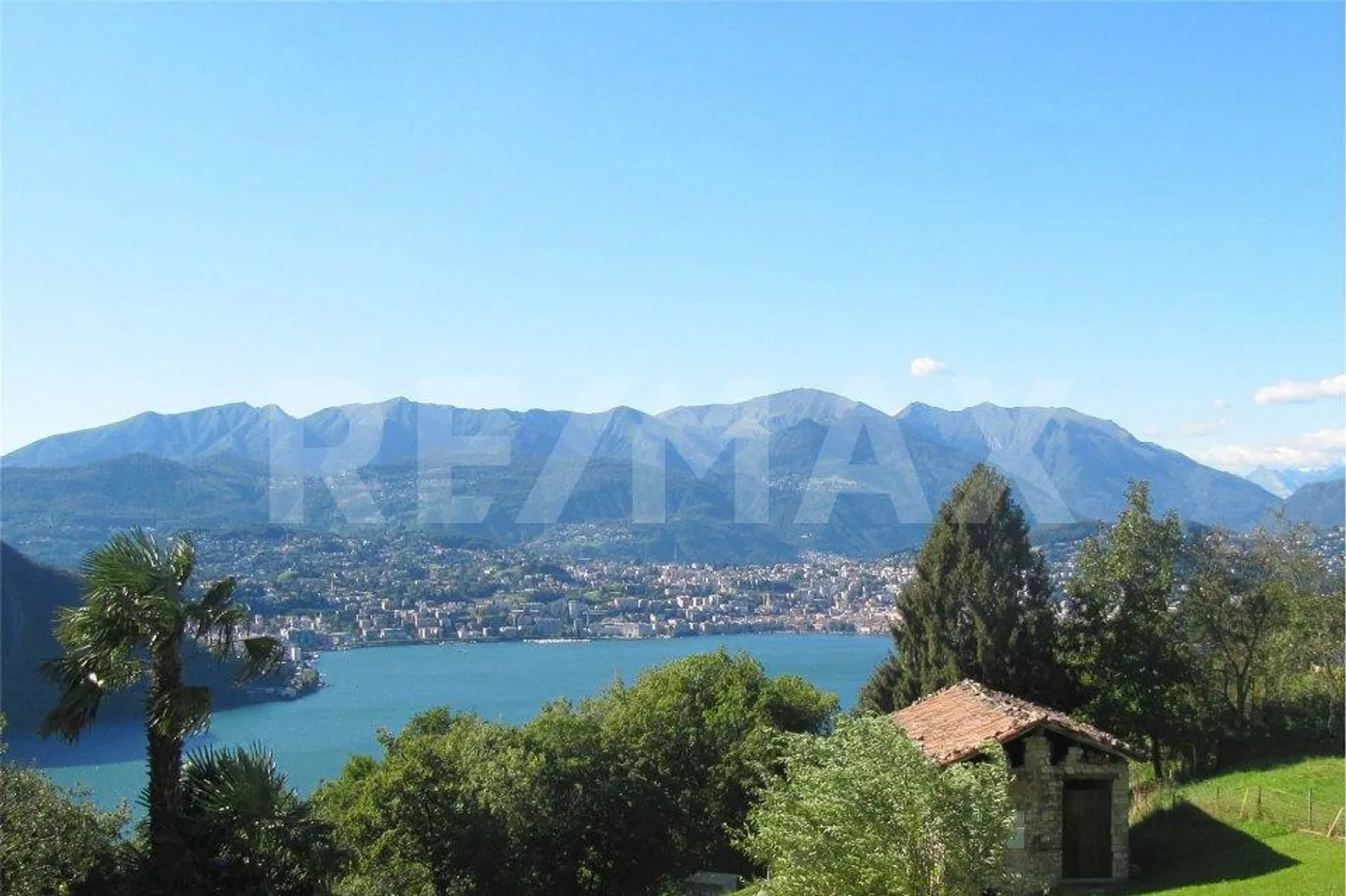 Attico Incantevole con Vista Lago - Foto 3 di 9