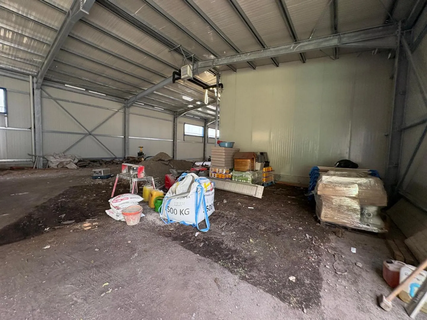 Warehouse used as a garage in a very central location - Photo 4 of 15