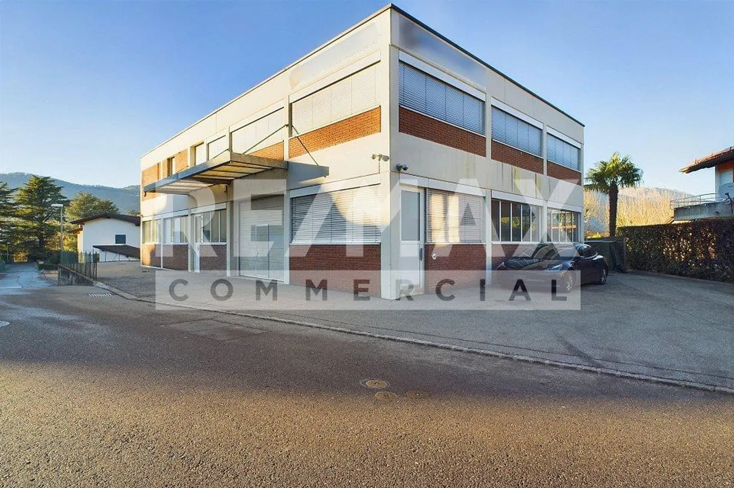 Stabile con uffici e commerci a Breganzona - Foto 1 di 13