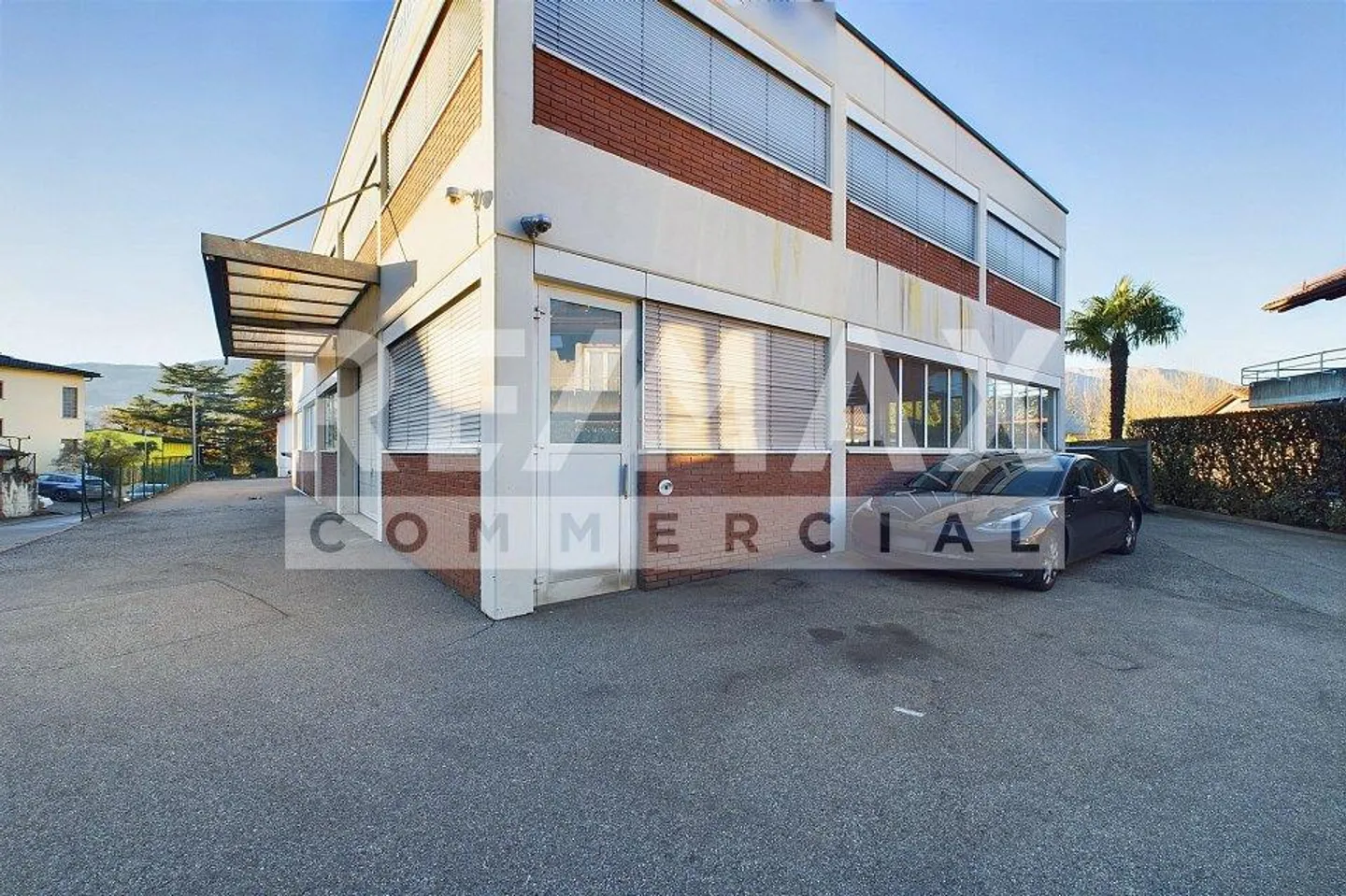 Stabile con uffici e commerci a Breganzona - Foto 3 di 13