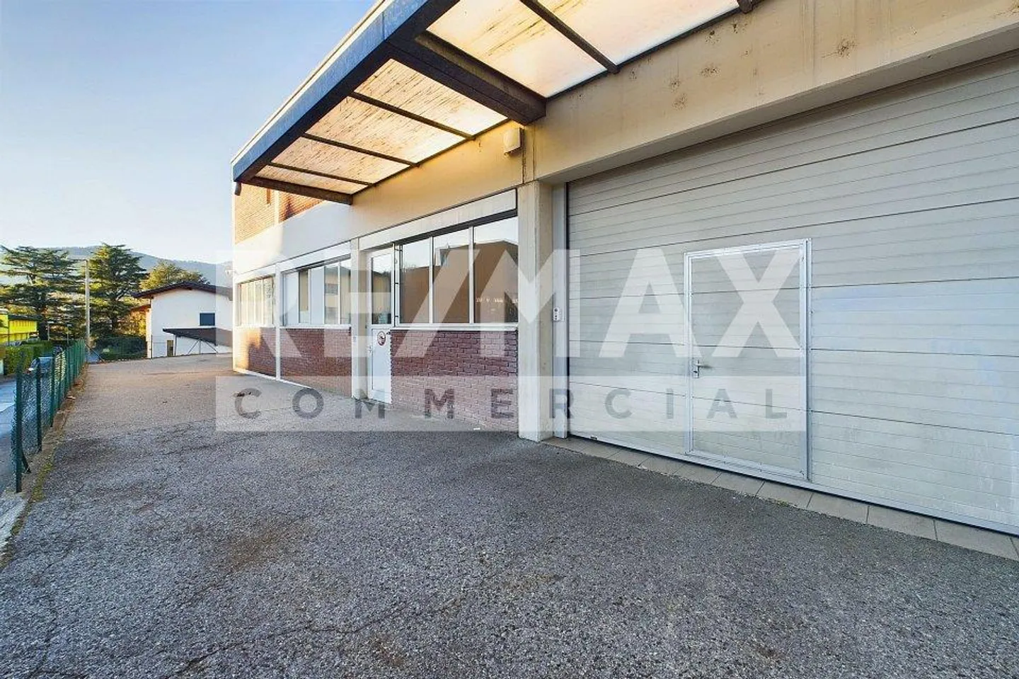 Stabile con uffici e commerci a Breganzona - Foto 4 di 13