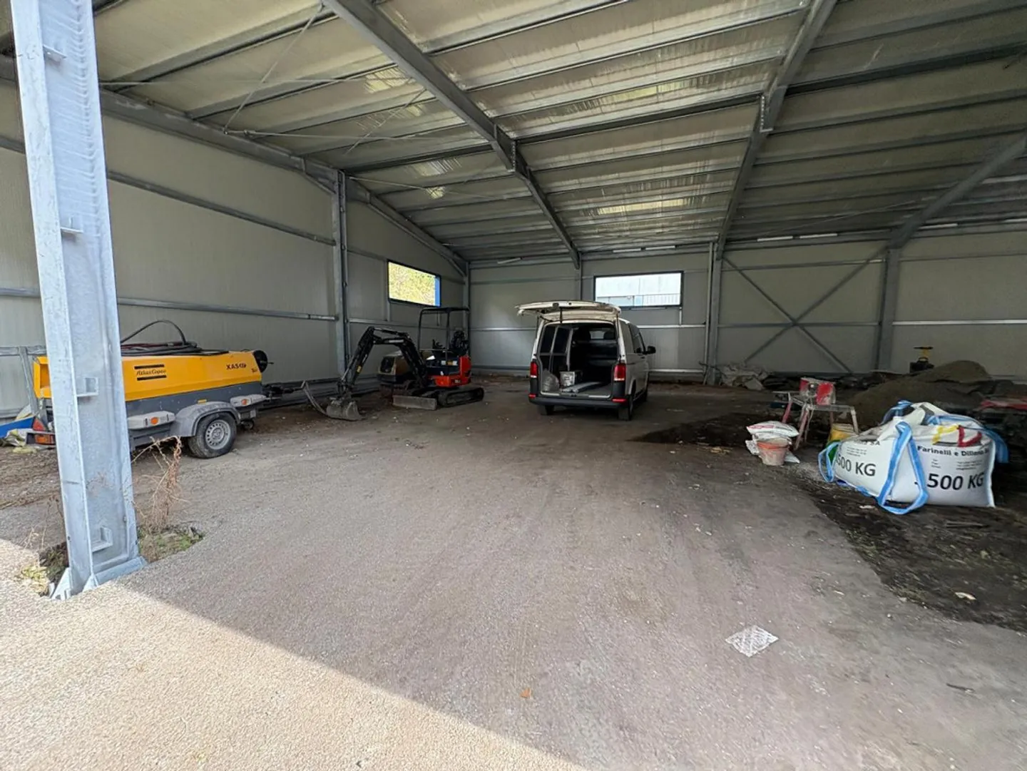 Warehouse used as a garage in a very central location - Photo 5 of 15