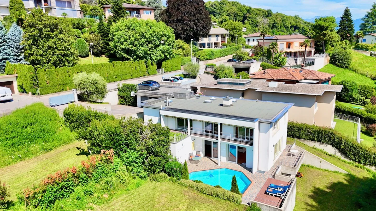 Elegante Villa mit Wunderschwimmingpool zur Miete in Breganzona - Foto 2 von 22