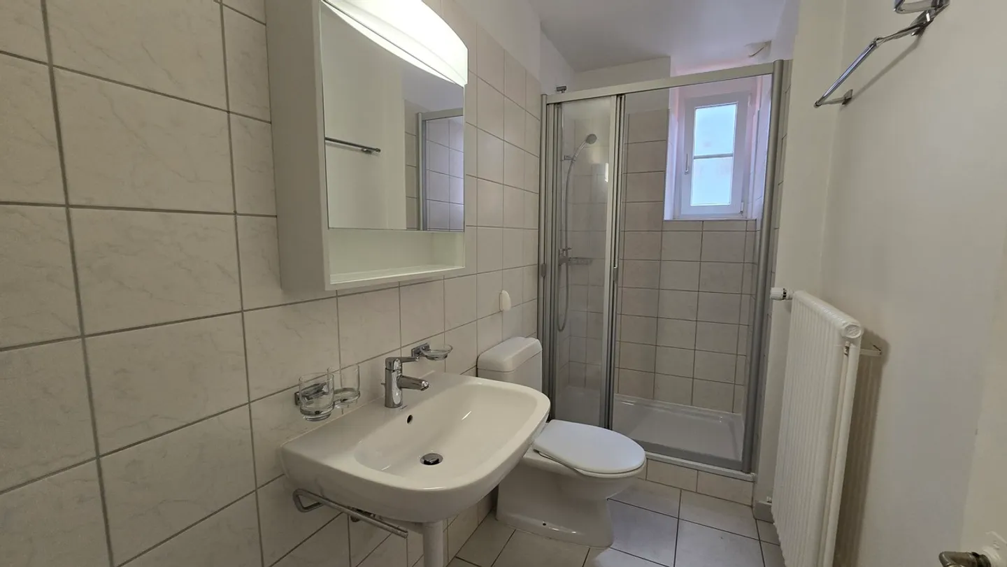 Bel appartamento di 3 stanze con grande balcone, vicino al centro città - Foto 5 di 9