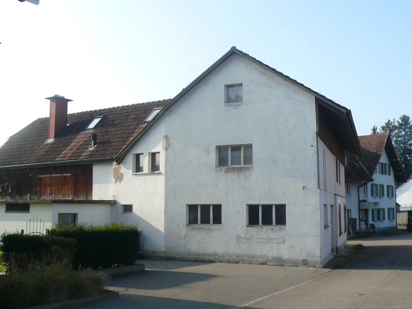 Maison multifamiliale spacieuse avec 4 appartements à Aarwangen - Photo 2 sur 19
