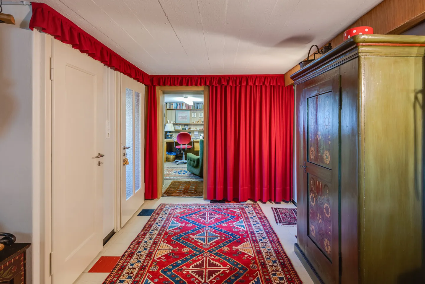 Charmante maison individuelle de 6,5 pièces avec un espace généreux et un jardin bien entretenu - Photo 15 sur 21