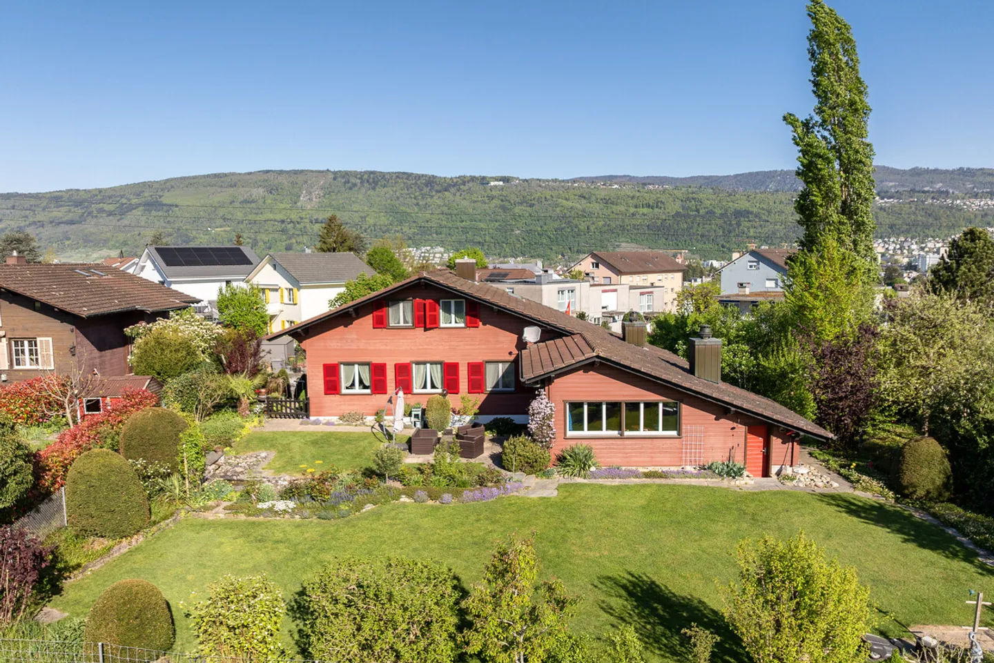 Charmante maison individuelle de 6,5 pièces avec un espace généreux et un jardin bien entretenu - Photo 18 sur 21