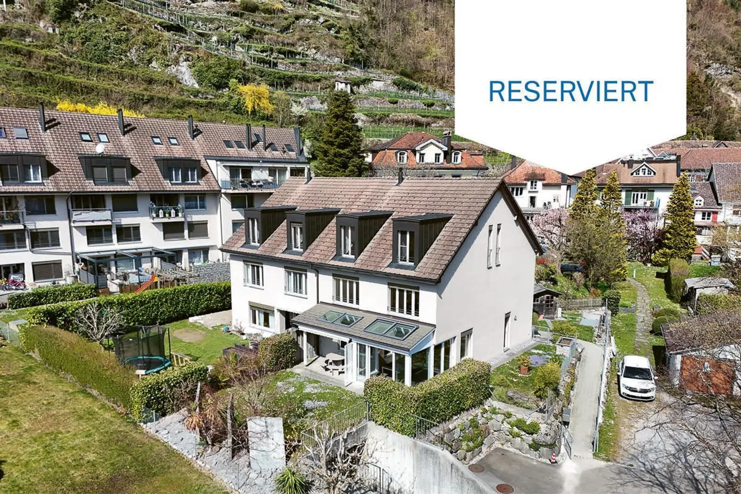 Geräumiges Doppeleinfamilienhaus - Foto 1 von 12