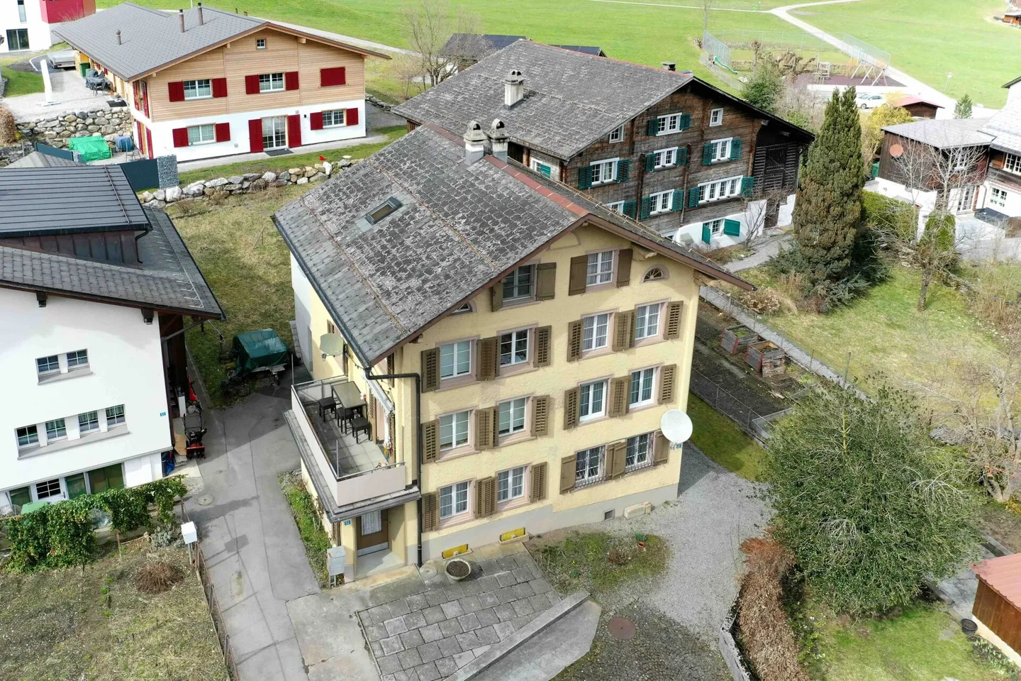 6.5-Zimmer Doppel-Einfamilienhaus in Nidfurn GL - Foto 2 von 20