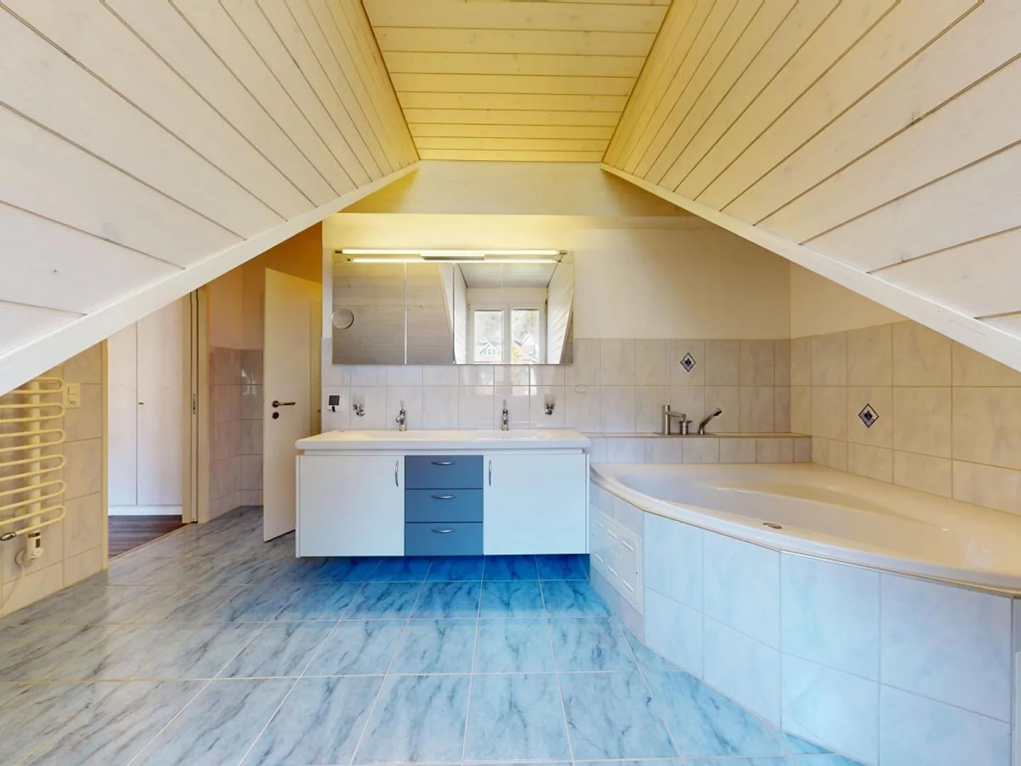 Geräumiges Doppeleinfamilienhaus - Foto 10 von 12