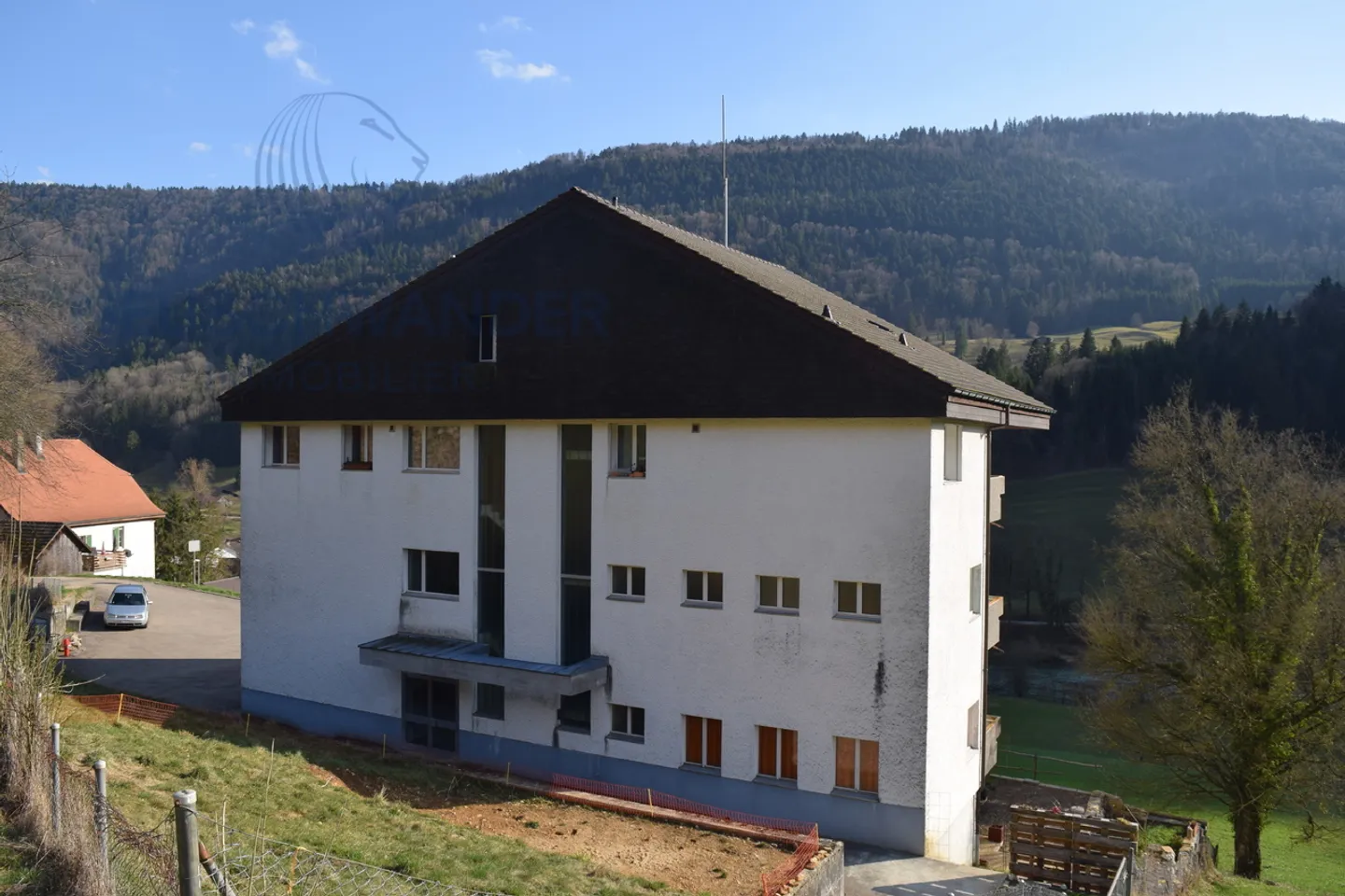 Interessante edificio vicino al Doubs, nel cuore della natura - Foto 1 di 21