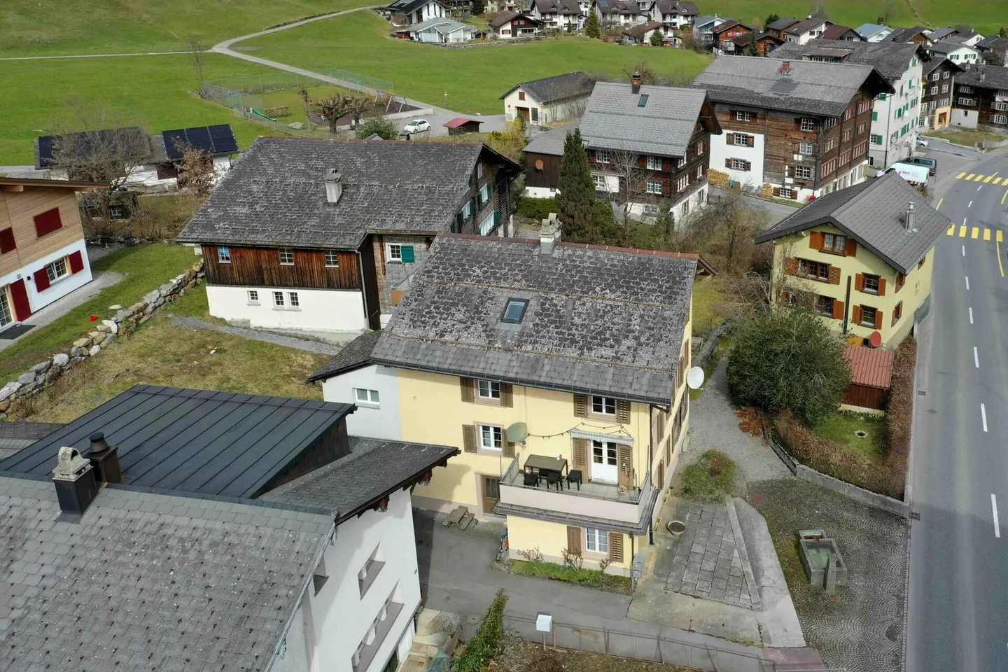 6.5-Zimmer Doppel-Einfamilienhaus in Nidfurn GL - Foto 4 von 20