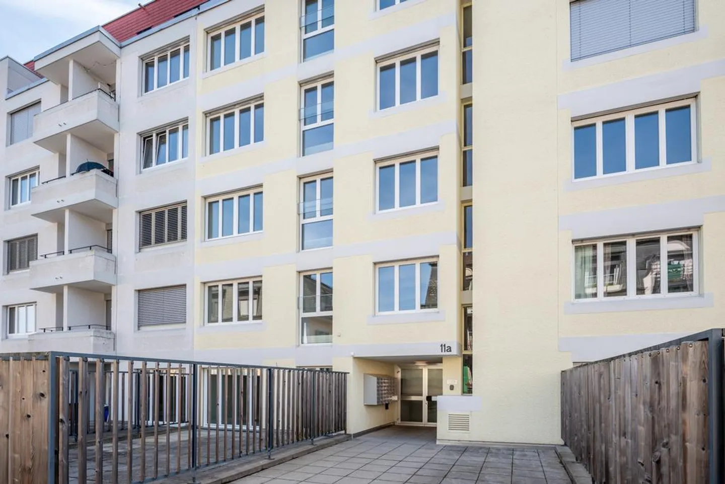 RENT WITHOUT DEPOSIT - Modern living in the popular Breitenrain - Photo 2 of 7