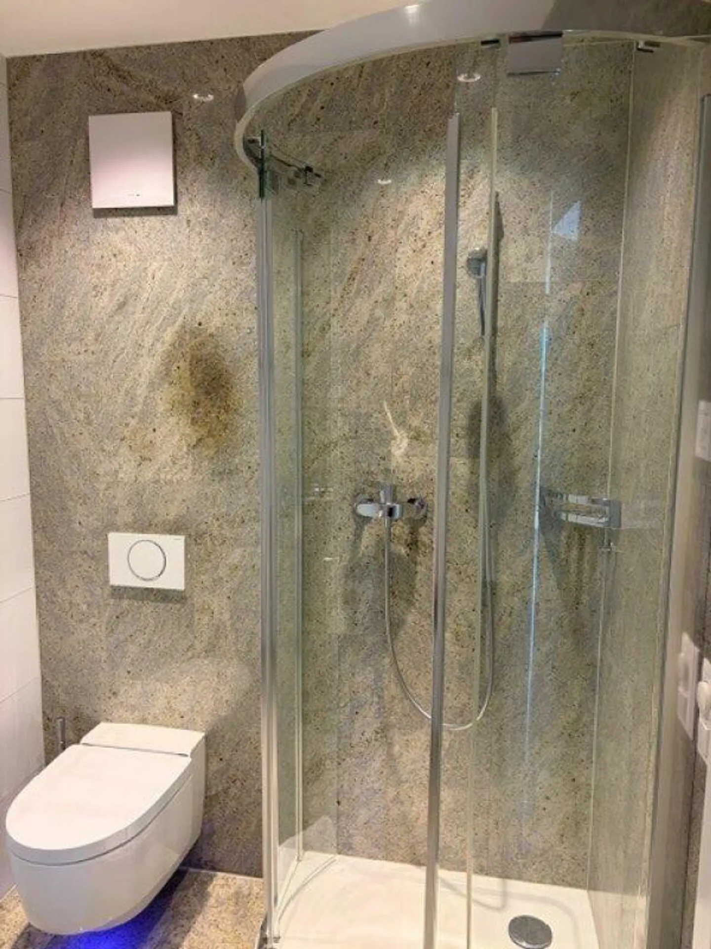 Bellissimo appartamento di 5 1/2 stanze con terrazza vicino a Egelsee - Foto 6 di 12