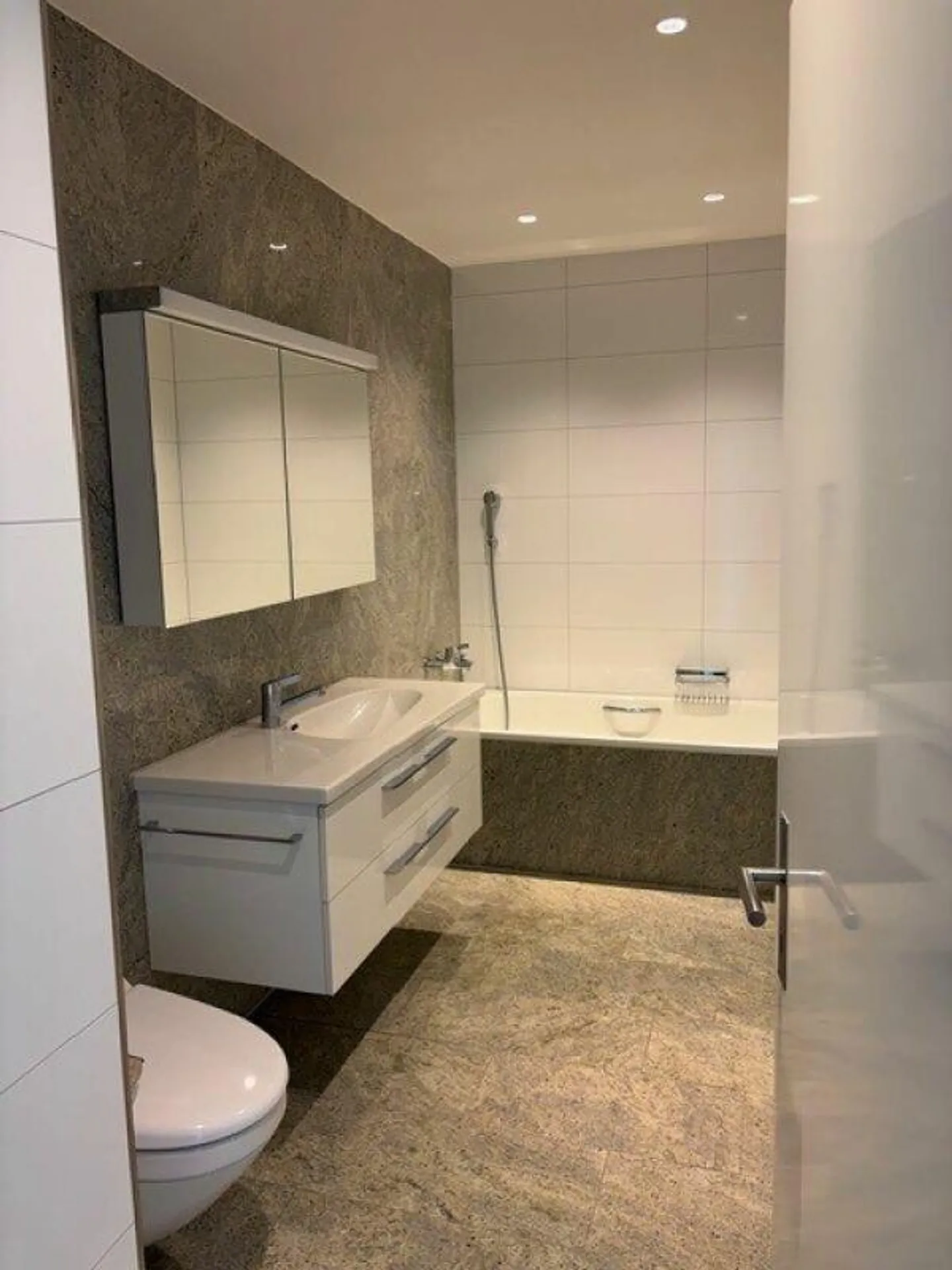 Bellissimo appartamento di 5 1/2 stanze con terrazza vicino a Egelsee - Foto 8 di 12