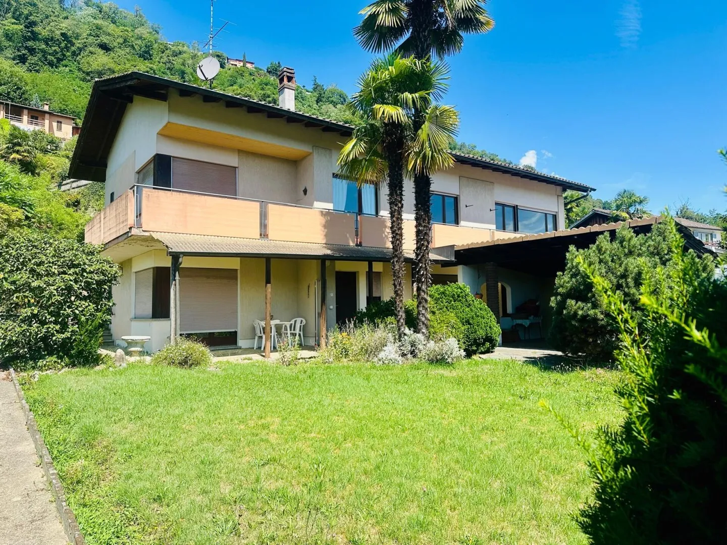 AGNO · TWO-FAMILY HOUSE WITH GARDEN IN A QUIET RESIDENTIAL AREA - Photo 2 of 11