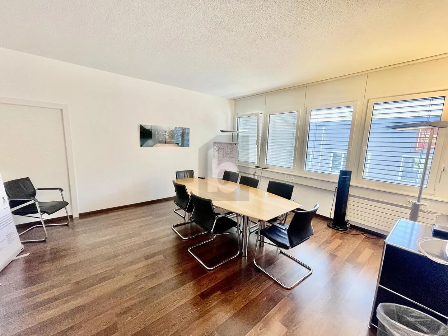 SPACIOUS AND MODERN - Photo 5 of 6