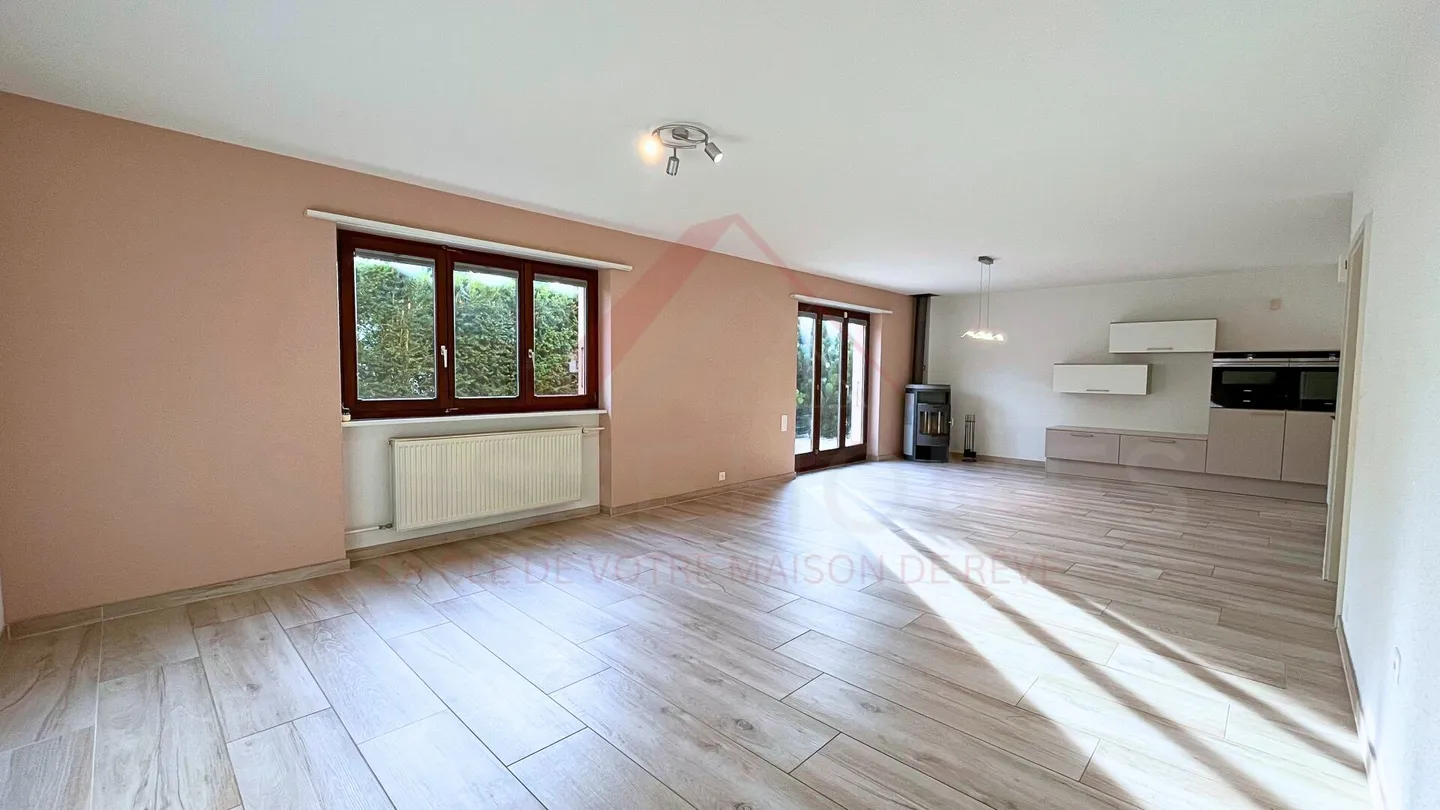 Opportunità rara a Vicques: casa familiare di 151 m² con giardino, terrazze e bagno nordico - Foto 2 di 18