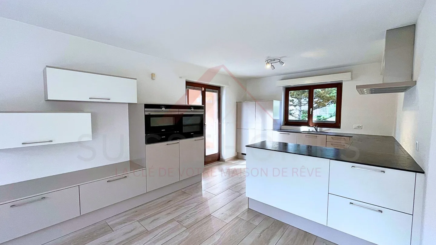 Opportunità rara a Vicques: casa familiare di 151 m² con giardino, terrazze e bagno nordico - Foto 3 di 18