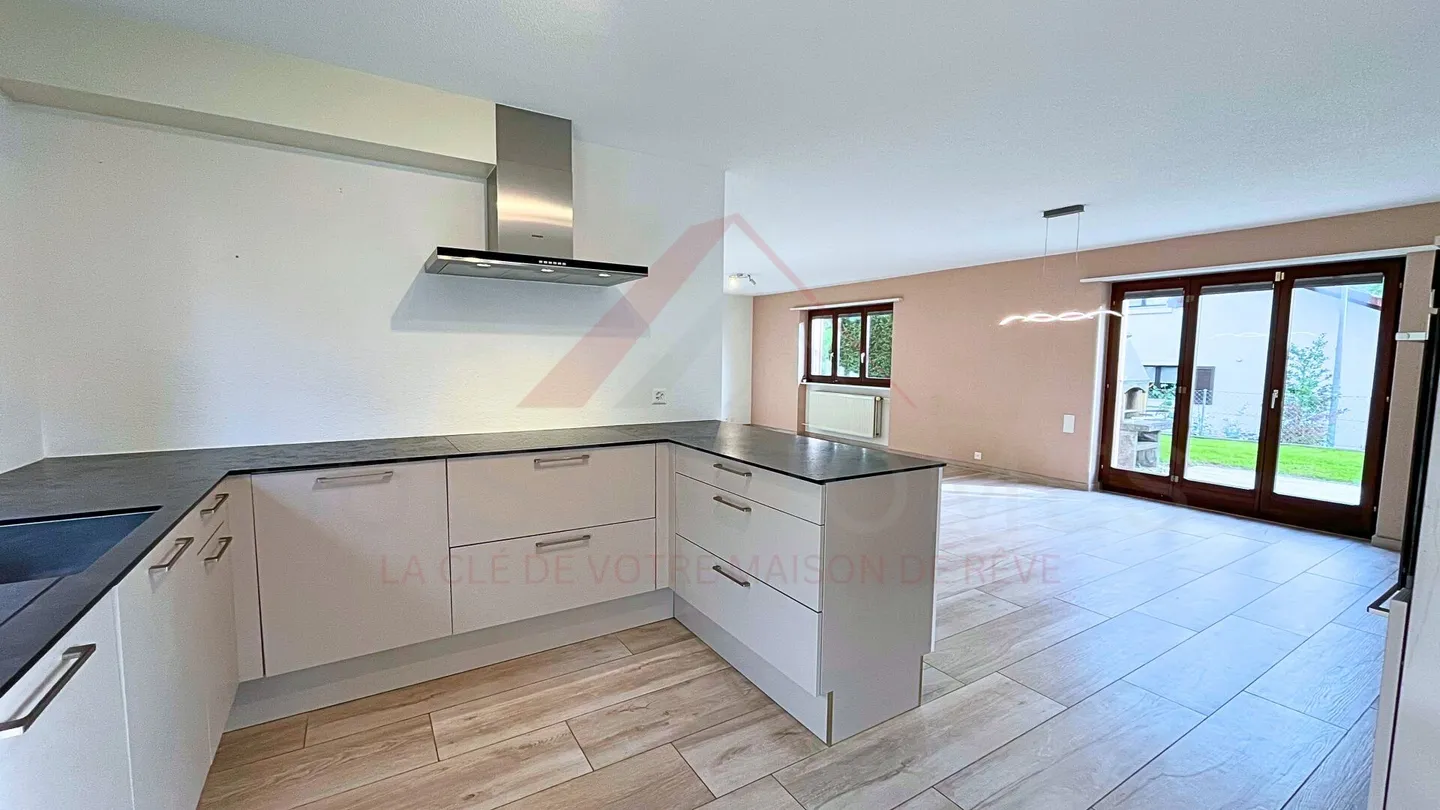 Opportunità rara a Vicques: casa familiare di 151 m² con giardino, terrazze e bagno nordico - Foto 4 di 18