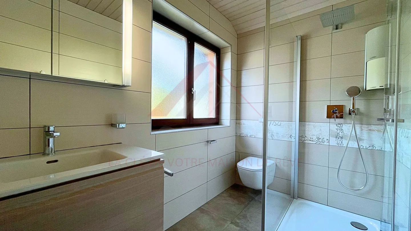 Opportunità rara a Vicques: casa familiare di 151 m² con giardino, terrazze e bagno nordico - Foto 15 di 18