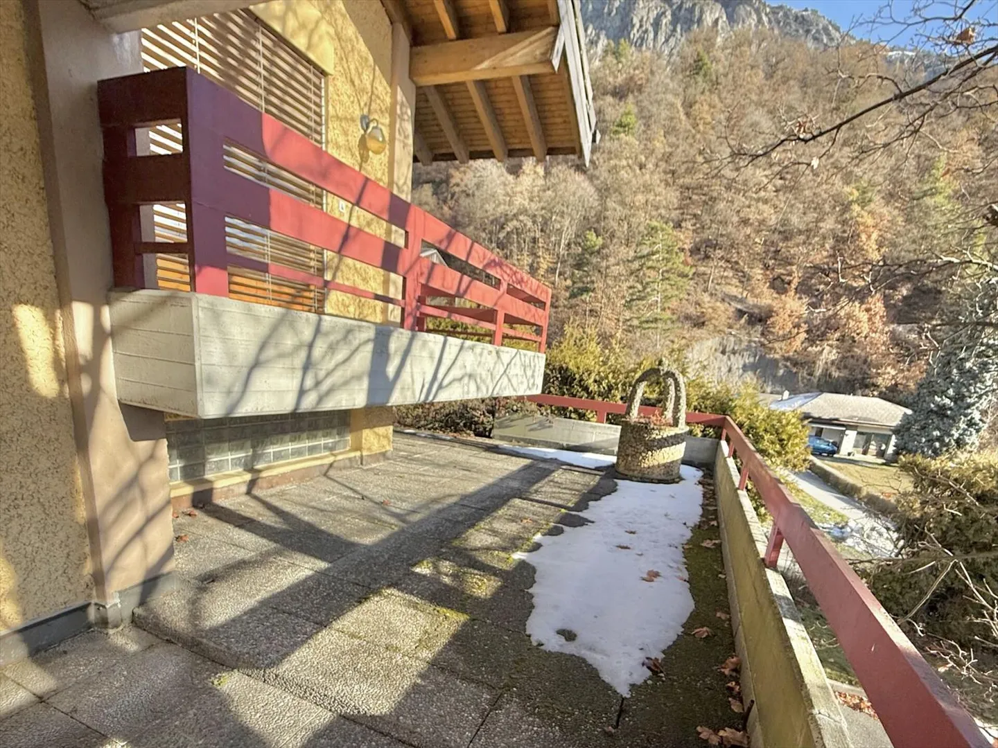 Large house with a lot of potential in Chamoson - Photo 11 of 13