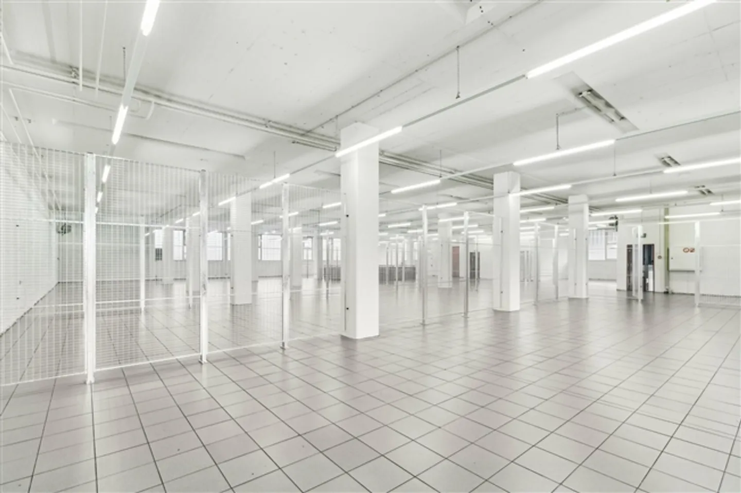 369m2 Storage Space in an Ideal Location near the A14 - Photo 1 of 13