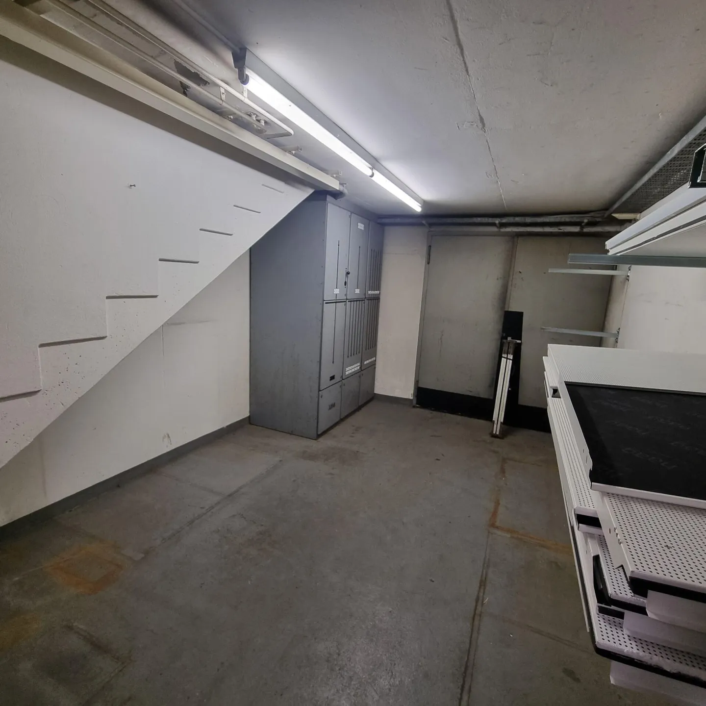 Kleiner Lagerraum (ca. 14 m2) im Kopfbau Nord - Buss Industriepark - Foto 2 von 5