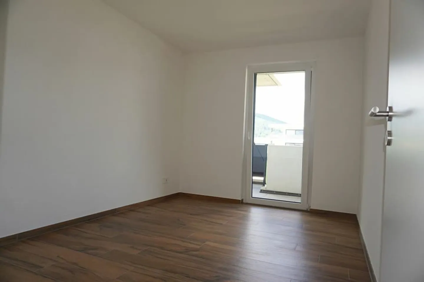 Appartement de 4,5 pièces - Surface nette de 105 m2 - Terrasse de 47 m2 - orient - Photo 4 of 12