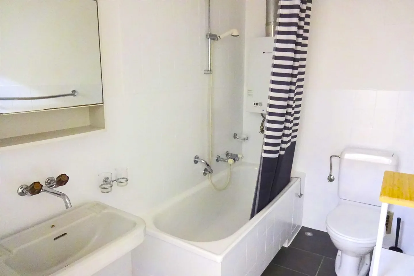 Furnished shared room including everything directly at Badischer Bahnhof - Photo 3 of 6