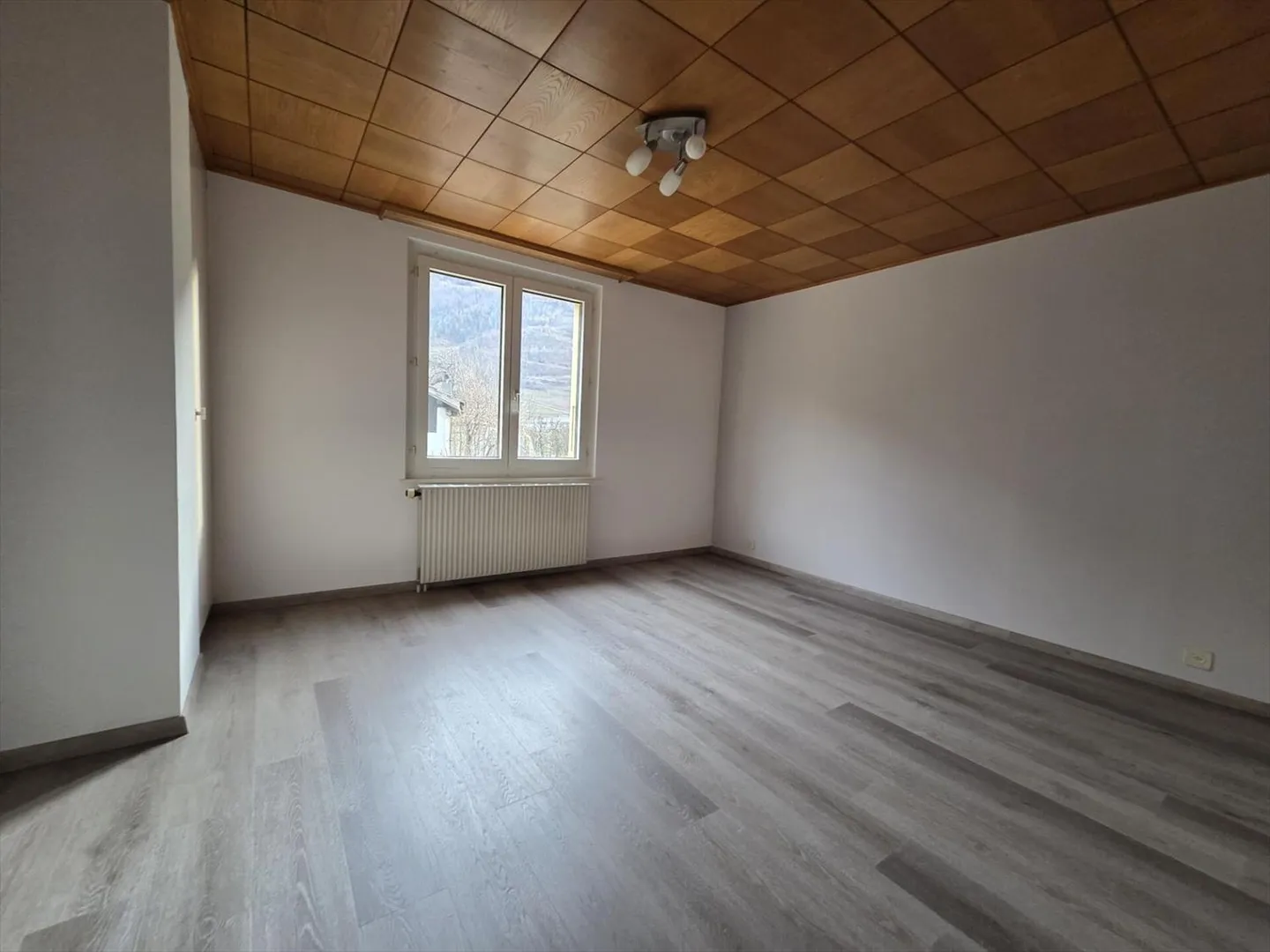 Detached house with land, parking spaces and garden at the entrance of Saxon - Photo 6 of 10